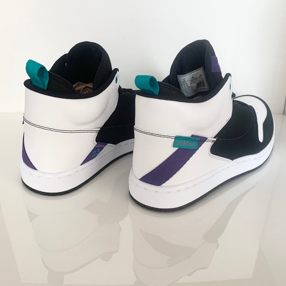 Jordan Fadeaway Basketball Sneakers - Picture 4 of 12